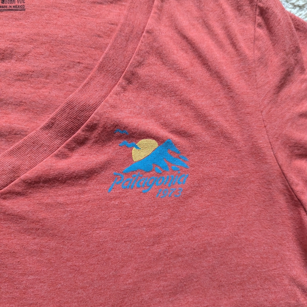Patagonia V neck T shirt slim fit - Picture 3 of 7